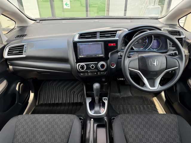 ホンダ フィット 13G Fパッケージ 道南・函館 2013(平25)年 5.6万km クリスタルブラックパール 社外ナビ/フルセグＴＶ/夏冬タイヤ/寒冷地仕様/ＥＴＣ/アイドリングストップ/プッシュスタート/スマートキー/ミラーヒーター/フロアマット/横滑り防止装置/マニュアルレベリング