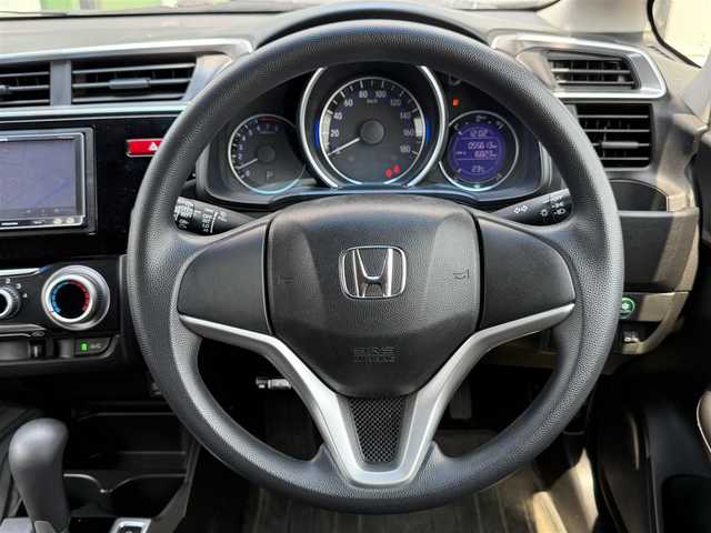 ホンダ フィット 13G Fパッケージ 道南・函館 2013(平25)年 5.6万km クリスタルブラックパール 社外ナビ/フルセグＴＶ/夏冬タイヤ/寒冷地仕様/ＥＴＣ/アイドリングストップ/プッシュスタート/スマートキー/ミラーヒーター/フロアマット/横滑り防止装置/マニュアルレベリング