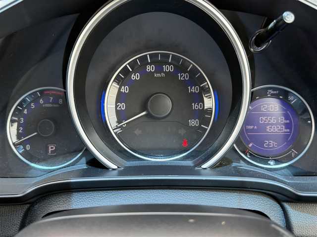 ホンダ フィット 13G Fパッケージ 道南・函館 2013(平25)年 5.6万km クリスタルブラックパール 社外ナビ/フルセグＴＶ/夏冬タイヤ/寒冷地仕様/ＥＴＣ/アイドリングストップ/プッシュスタート/スマートキー/ミラーヒーター/フロアマット/横滑り防止装置/マニュアルレベリング