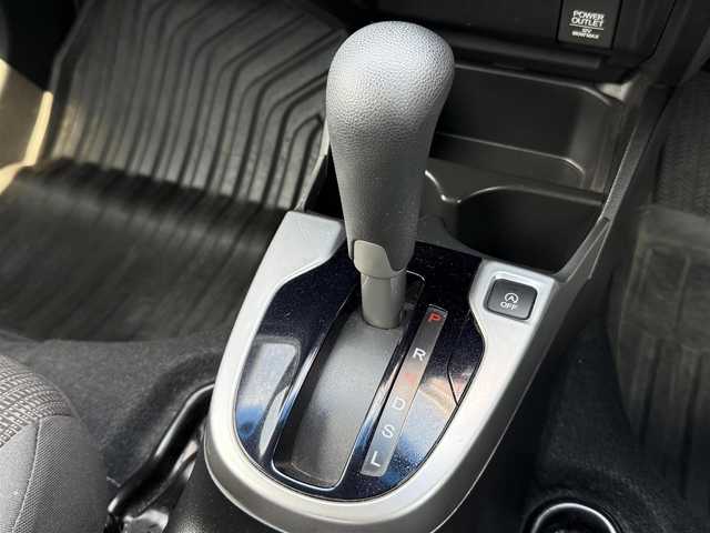 ホンダ フィット 13G Fパッケージ 道南・函館 2013(平25)年 5.6万km クリスタルブラックパール 社外ナビ/フルセグＴＶ/夏冬タイヤ/寒冷地仕様/ＥＴＣ/アイドリングストップ/プッシュスタート/スマートキー/ミラーヒーター/フロアマット/横滑り防止装置/マニュアルレベリング