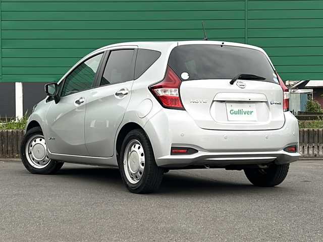 日産 ノート e－パワー X Vセレクション 茨城県 2020(令2)年 4.3万km ブリリアントシルバー 社外ナビゲーション/CD/DVD/Bluetooth/アラウンドビューモニター/インテリジェントエマージェンシーブレーキ/レーンキープアシスト/コーナーセンサー/デジタルインナーミラー/プッシュスタート/スマートキー/ETC/オートライト/オートマチックハイビーム/LEDヘッドライト/保証書、取扱説明書