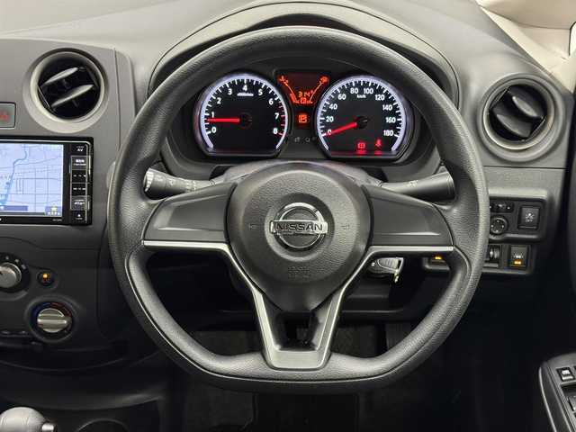 日産 ノート S 三重県 2020(令2)年 1.3万km シャイニングブルー ガソリン/FF/フロアCVT/カロッツェリア 7インチ『楽ナビ』 AVIC-RW303/（CD/DVD/SD/FM/AM/地デジTV/iPod/USB/AUX）/ドライブレコーダー 前後/安全/・エマージェンシーブレーキ/・LDW（車線逸脱警報）/・フロント＆バックソナー/・ハイビームアシスト/・VDC（ビークルダイナミクスコントロール）/など/装備/・オートライト/・電動格納ドアミラー/・マニュアルエアコン/・パワーウインドウ/・パワーステアリング/・運転席・助手席エアバッグ/・キーレスエントリー（リモコンキー）/・社外14inAW/など