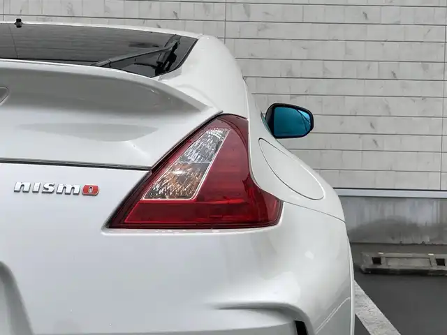 日産 フェアレディ Ｚ ニスモ 静岡県 2016(平28)年 4.5万km ブリリアントホワイトパール 純正メーカーHDDナビ/　AM FM CD DVD Bluetooth AUX/ビルトインETC/バックモニター/前方ドライブレコーダー/３連サブメーター/HIDオートヘッドライト/NISMO専用スポーツマフラー/純正19インチアルミホイール/パドルシフト/スマートキー&プッシュスタート/フルセグTV/BOSEプレミアムサウンドシステム/RECAROハーフレザーシート