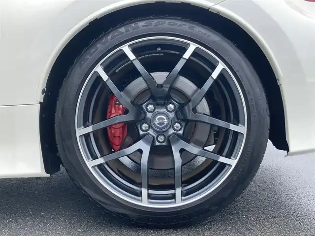 日産 フェアレディ Ｚ ニスモ 静岡県 2016(平28)年 4.5万km ブリリアントホワイトパール 純正メーカーHDDナビ/　AM FM CD DVD Bluetooth AUX/ビルトインETC/バックモニター/前方ドライブレコーダー/３連サブメーター/HIDオートヘッドライト/NISMO専用スポーツマフラー/純正19インチアルミホイール/パドルシフト/スマートキー&プッシュスタート/フルセグTV/BOSEプレミアムサウンドシステム/RECAROハーフレザーシート