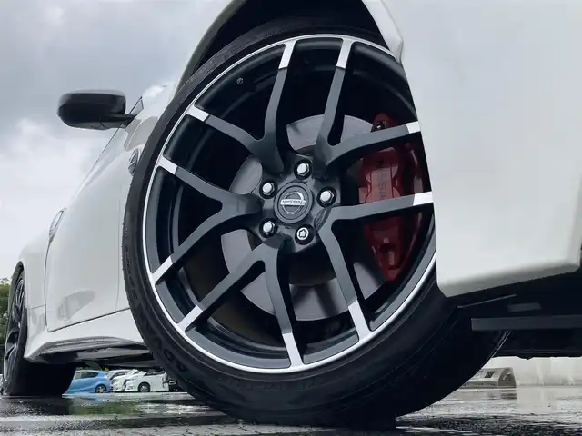日産 フェアレディ Ｚ ニスモ 静岡県 2016(平28)年 4.5万km ブリリアントホワイトパール 純正メーカーHDDナビ/　AM FM CD DVD Bluetooth AUX/ビルトインETC/バックモニター/前方ドライブレコーダー/３連サブメーター/HIDオートヘッドライト/NISMO専用スポーツマフラー/純正19インチアルミホイール/パドルシフト/スマートキー&プッシュスタート/フルセグTV/BOSEプレミアムサウンドシステム/RECAROハーフレザーシート