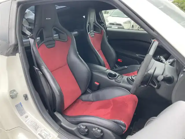 日産 フェアレディ Ｚ ニスモ 静岡県 2016(平28)年 4.5万km ブリリアントホワイトパール 純正メーカーHDDナビ/　AM FM CD DVD Bluetooth AUX/ビルトインETC/バックモニター/前方ドライブレコーダー/３連サブメーター/HIDオートヘッドライト/NISMO専用スポーツマフラー/純正19インチアルミホイール/パドルシフト/スマートキー&プッシュスタート/フルセグTV/BOSEプレミアムサウンドシステム/RECAROハーフレザーシート
