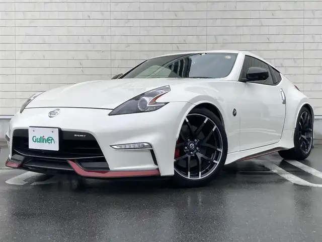 日産 フェアレディ Ｚ ニスモ 静岡県 2016(平28)年 4.5万km ブリリアントホワイトパール 純正メーカーHDDナビ/　AM FM CD DVD Bluetooth AUX/ビルトインETC/バックモニター/前方ドライブレコーダー/３連サブメーター/HIDオートヘッドライト/NISMO専用スポーツマフラー/純正19インチアルミホイール/パドルシフト/スマートキー&プッシュスタート/フルセグTV/BOSEプレミアムサウンドシステム/RECAROハーフレザーシート
