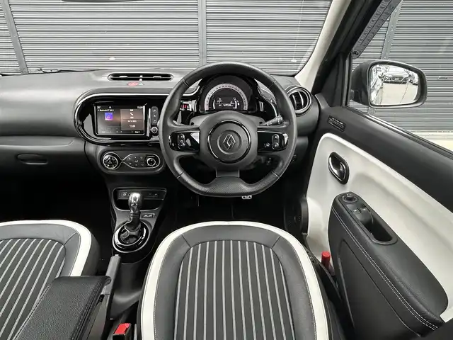 ルノー トゥインゴ インテンス 茨城県 2020(令2)年 4.3万km グレー アクティブシティブレーキ　/クルコン　/ＬＫＡ　/純正オーディオディスプレイ　/ＣａｒＰｌａｙ　/ＢＴ　/ＵＳＢ　/バックカメラ　/ハーフレザー　/シートヒーター　/ＥＴＣ　/純正１６インチＡＷ　/パークセンサー　/ドラレコ/禁煙車