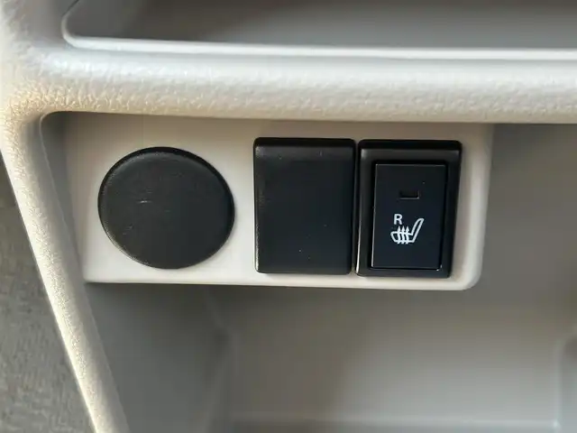 スズキ ラパン G 群馬県 2021(令3)年 0.6万km フォーンベージュM 社外ナビ/　AM/FM/BT/TV/AUX/CD/SD/USB/衝突軽減ブレーキ/レーンキープアシスト/コーナーセンサー/横滑り防止機能/アイドリングストップ/前方ドライブレコーダー/AUTOライト/運転席側シートヒーター/純正フロアマット/純正ドアバイザー/プッシュスタート/保証書/取扱説明書/スペアキー1