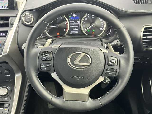 レクサス ＮＸ 200t Iパッケージ 愛知県 2015(平27)年 5.8万km レッドマイカクリスタルシャイン ・純正ナビ/・Bluetooth/・バックカメラ　/・フルセグTV/・レクサスセーフティセンス/・衝突被害軽減システム/・クルーズコントロール/・コーナーセンサー/・横滑り防止装置/・オートライト/・三眼LEDヘッドライト/・LEDフォグランプ/・ステアリングヒーター/・シートヒーター/・シートメモリー/・パワーシート/・パワーバックドア/・ETC/・純正AW/・純正フロアマット/・プッシュスタート/・スマートキー