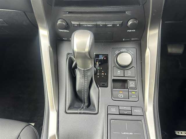レクサス ＮＸ 200t Iパッケージ 愛知県 2015(平27)年 5.8万km レッドマイカクリスタルシャイン ・純正ナビ/・Bluetooth/・バックカメラ　/・フルセグTV/・レクサスセーフティセンス/・衝突被害軽減システム/・クルーズコントロール/・コーナーセンサー/・横滑り防止装置/・オートライト/・三眼LEDヘッドライト/・LEDフォグランプ/・ステアリングヒーター/・シートヒーター/・シートメモリー/・パワーシート/・パワーバックドア/・ETC/・純正AW/・純正フロアマット/・プッシュスタート/・スマートキー