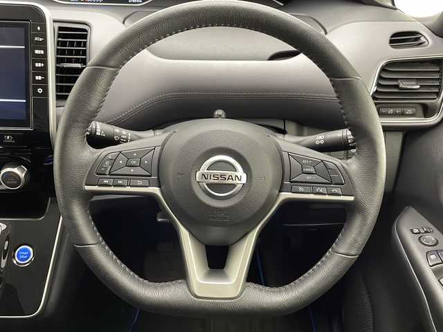 日産 セレナ e－パワー ハイウェイスター V 宮崎県 2020(令2)年 2.8万km マルーンレッド 禁煙車/エマージェンシーブレーキ/純正9型ナビTV/（CD/DVD/MSV/Blu-ray/Bluetooth/フルセグTV)/純正リアフリップダウンモニター/純正LEDオートライト/純正フォグ/純正15インチアルミ/純正エアロ/純正ルーフエンドスポイラー/純正フロアマット/社外前後ドライブレコーダー/ハンズフリー両側電動スライドドア/クルーズコントロール/ブラインドスポットモニター/クリアランスソナー/前席シートヒーター/ステアリングヒーター/Wオートエアコン/本革巻ハンドル/ETC/インテリジェントキー/プッシュエンジンスタート/新車時保証書/取扱い説明書