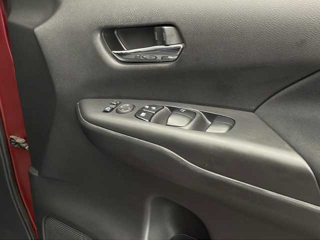 日産 セレナ e－パワー ハイウェイスター V 宮崎県 2020(令2)年 2.8万km マルーンレッド 禁煙車/エマージェンシーブレーキ/純正9型ナビTV/（CD/DVD/MSV/Blu-ray/Bluetooth/フルセグTV)/純正リアフリップダウンモニター/純正LEDオートライト/純正フォグ/純正15インチアルミ/純正エアロ/純正ルーフエンドスポイラー/純正フロアマット/社外前後ドライブレコーダー/ハンズフリー両側電動スライドドア/クルーズコントロール/ブラインドスポットモニター/クリアランスソナー/前席シートヒーター/ステアリングヒーター/Wオートエアコン/本革巻ハンドル/ETC/インテリジェントキー/プッシュエンジンスタート/新車時保証書/取扱い説明書