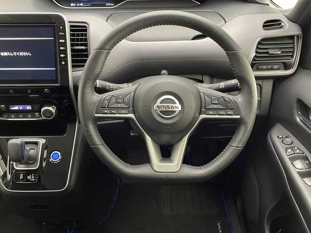 日産 セレナ e－パワー ハイウェイスター V 宮崎県 2020(令2)年 2.8万km マルーンレッド 禁煙車/エマージェンシーブレーキ/純正9型ナビTV/（CD/DVD/MSV/Blu-ray/Bluetooth/フルセグTV)/純正リアフリップダウンモニター/純正LEDオートライト/純正フォグ/純正15インチアルミ/純正エアロ/純正ルーフエンドスポイラー/純正フロアマット/社外前後ドライブレコーダー/ハンズフリー両側電動スライドドア/クルーズコントロール/ブラインドスポットモニター/クリアランスソナー/前席シートヒーター/ステアリングヒーター/Wオートエアコン/本革巻ハンドル/ETC/インテリジェントキー/プッシュエンジンスタート/新車時保証書/取扱い説明書