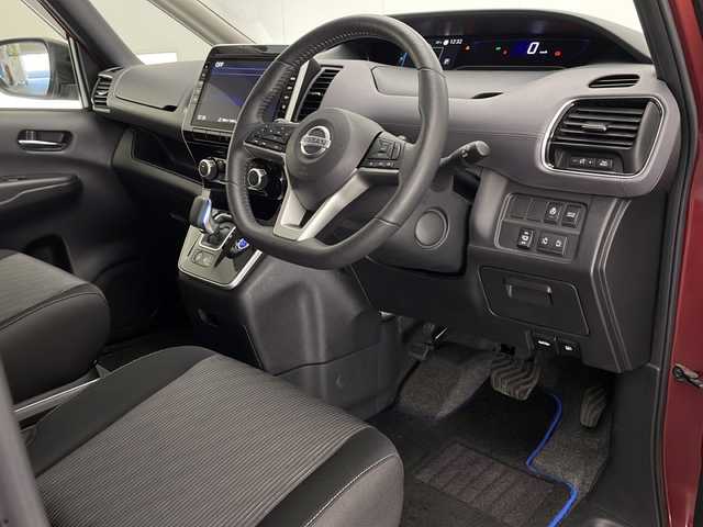 日産 セレナ e－パワー ハイウェイスター V 宮崎県 2020(令2)年 2.8万km マルーンレッド 禁煙車/エマージェンシーブレーキ/純正9型ナビTV/（CD/DVD/MSV/Blu-ray/Bluetooth/フルセグTV)/純正リアフリップダウンモニター/純正LEDオートライト/純正フォグ/純正15インチアルミ/純正エアロ/純正ルーフエンドスポイラー/純正フロアマット/社外前後ドライブレコーダー/ハンズフリー両側電動スライドドア/クルーズコントロール/ブラインドスポットモニター/クリアランスソナー/前席シートヒーター/ステアリングヒーター/Wオートエアコン/本革巻ハンドル/ETC/インテリジェントキー/プッシュエンジンスタート/新車時保証書/取扱い説明書
