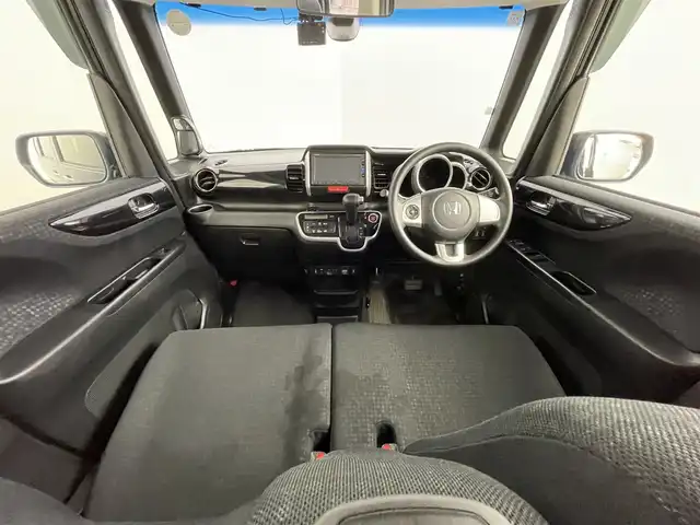 ホンダ Ｎ ＢＯＸ カスタム SSブラックSパッケージ 道央・札幌 2017(平29)年 4.9万km ブリティッシュグリーンP ・４WD/・寒冷地仕様/・純正メモリナビ/　BT／USB／CD／DVD／SD／iPod／AUX／フルセグ/・純正ビルトインETC/・社外前後ドライブレコーダー/・バックカメラ/・衝突軽減ブレーキ/・シティブレーキアクティブシステム/・横滑り防止/・両側パワースライドドア/・前席シートヒーター/・純正サマー14インチAW/・純正フロアマット/・ベンチシート/・オートライト/・プッシュスタート/・スマートキー