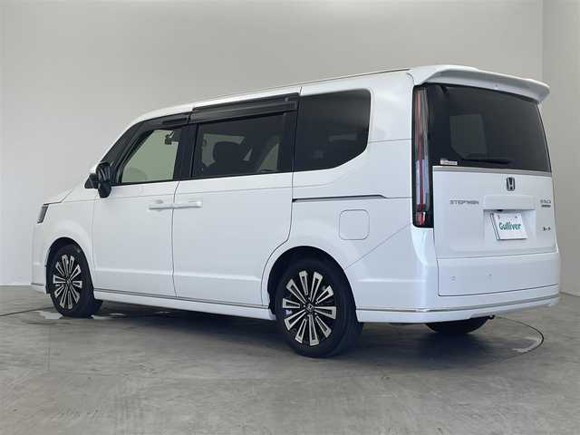 ホンダ ステップワゴン スパーダ eHEV プレミアムライン 埼玉県 2022(令4)年 3.7万km プラチナホワイトパール 純正１１．４インチナビ/フリップダウンモニター/マルチビューカメラ/アダプティブクルーズコントロール/ＢＳＭ/ビルトインＥＴＣ/前後ドライブレコーダー/シートヒーター/ホンダセンシング/電動リアゲート
