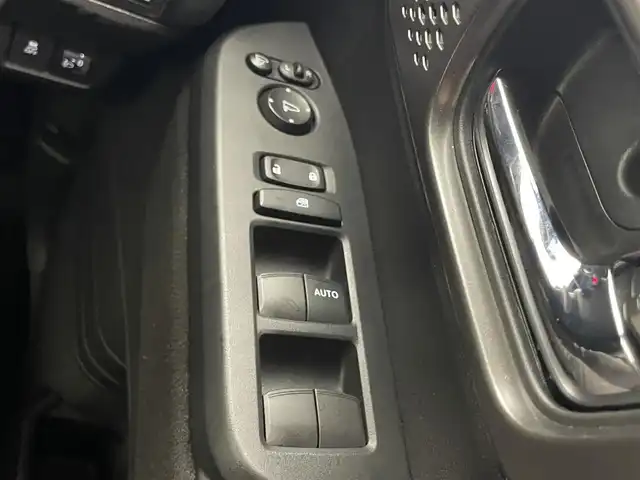 ホンダ Ｎ ＢＯＸ カスタム ターボ 愛知県 2025(令7)年 0.3万km プラチナホワイトパール 純正８型ナビ　ドラレコ　バックカメラ　禁煙車　ＥＴＣ　黒ハーフレザー　パドルシフト　ホンダセンシング　衝突軽減　追従クルコン　フルセグＴＶ　シートヒーター　ＬＥＤオートライト　両側電動スライド　ＵＳＢ