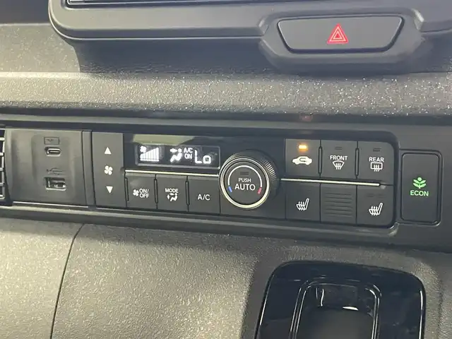 ホンダ Ｎ ＢＯＸ カスタム ターボ 愛知県 2025(令7)年 0.3万km プラチナホワイトパール 純正８型ナビ　ドラレコ　バックカメラ　禁煙車　ＥＴＣ　黒ハーフレザー　パドルシフト　ホンダセンシング　衝突軽減　追従クルコン　フルセグＴＶ　シートヒーター　ＬＥＤオートライト　両側電動スライド　ＵＳＢ