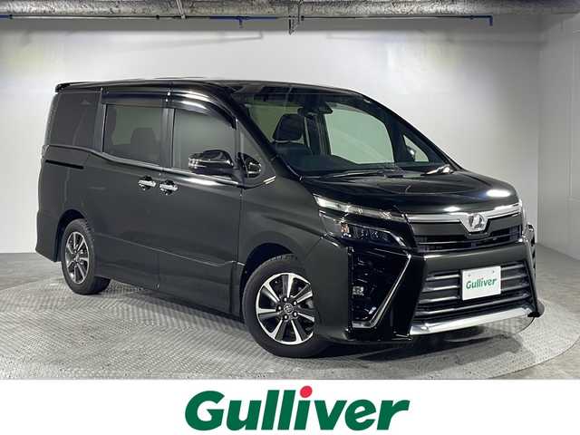 トヨタ ヴォクシー ZS 煌 沖縄県 2017(平29)年 7.8万km 黒 県外仕入れ/禁煙車/純正10インチナビ/AM/FM/CD/DVD/フルセグ/Bluetooth/バックカメラ/12.1インチ純正フリップダウンモニター/（V12T-R66C）/衝突軽減ブレーキ/車線逸脱警報/両側パワースライドドア/ETC/オートライト/オートマッチックハイビーム/ステアリングリモコン/純正LEDヘッドライト/純正フロアマット/3列シート/スマートキー/スペアキー有/ABS