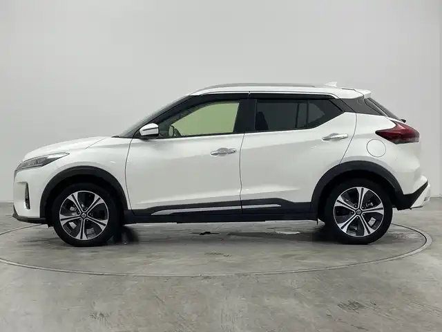 日産 キックス X 群馬県 2021(令3)年 3.8万km ブリリアントホワイトパール 純正９型ナビ　バックカメラ　アダプティブクルーズコントロール　レーンキープアシスト　衝突被害軽減ブレーキ　オートマチックハイビーム　純正ドライブレコーダー　コーナーセンサー　ＥＴＣ　ＬＥＤ　禁煙車