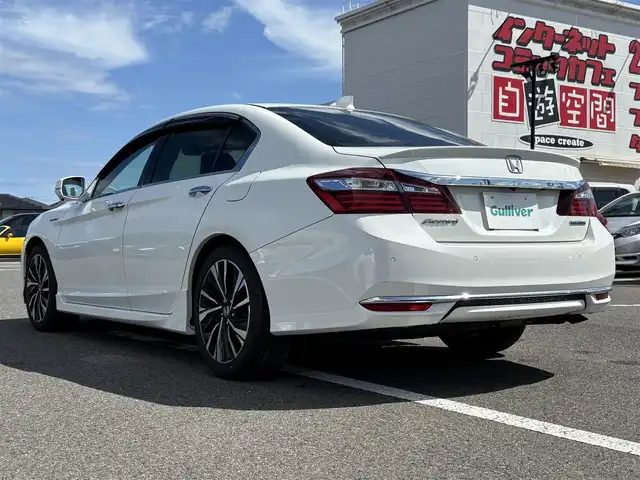 ホンダ アコード ハイブリッド EX 大分県 2017(平29)年 8.3万km ホワイトオーキッドパール ・ナビ(CD/DVD/BT/USB/HDMI)/・バックカメラ/・フルセグテレビ/・衝突軽減ブレーキ/・レーダークルーズコントロール/・ドライブレコーダー/・ETC/・全席シートヒーター/・パワーシート/・シートメモリー/・ブレーキホールド/・パドルシフト/・ステアリングリモコン/・オートライト/・スマートキー/・プッシュスタート