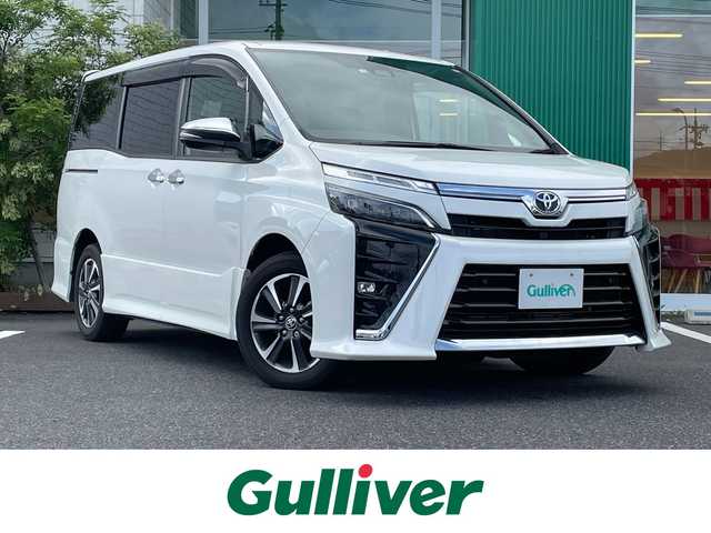 トヨタ ヴォクシー ZS 煌Ⅲ 岡山県 2022(令4)年 2.2万km ホワイトパールクリスタルシャイン 純正7インチナビ　NSCN-W68/ワンセグTV、CD、Bluetooth、AM、FM/バックカメラ/両側パワースライドドア/シートバックテーブル/リアオートエアコン/コーナーセンサー/前後ドライブレコーダー　ZDR035/ビルトインETC/クルーズコントロール/ハーフレザーシート/トヨタセーフティセンス/・プリクラッシュセーフティ/・レーンディパーチャーアラート/・オートマチックハイビーム/・クリアランスソナー