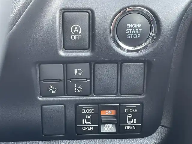 トヨタ ヴォクシー ZS 煌Ⅲ 岡山県 2022(令4)年 2.2万km ホワイトパールクリスタルシャイン 純正7インチナビ　NSCN-W68/ワンセグTV、CD、Bluetooth、AM、FM/バックカメラ/両側パワースライドドア/シートバックテーブル/リアオートエアコン/コーナーセンサー/前後ドライブレコーダー　ZDR035/ビルトインETC/クルーズコントロール/ハーフレザーシート/トヨタセーフティセンス/・プリクラッシュセーフティ/・レーンディパーチャーアラート/・オートマチックハイビーム/・クリアランスソナー