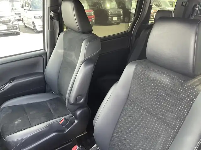 トヨタ ヴォクシー ZS 煌Ⅲ 岡山県 2022(令4)年 2.2万km ホワイトパールクリスタルシャイン 純正7インチナビ　NSCN-W68/ワンセグTV、CD、Bluetooth、AM、FM/バックカメラ/両側パワースライドドア/シートバックテーブル/リアオートエアコン/コーナーセンサー/前後ドライブレコーダー　ZDR035/ビルトインETC/クルーズコントロール/ハーフレザーシート/トヨタセーフティセンス/・プリクラッシュセーフティ/・レーンディパーチャーアラート/・オートマチックハイビーム/・クリアランスソナー
