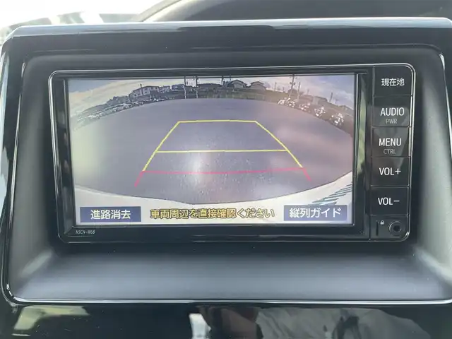 トヨタ ヴォクシー ZS 煌Ⅲ 岡山県 2022(令4)年 2.2万km ホワイトパールクリスタルシャイン 純正7インチナビ　NSCN-W68/ワンセグTV、CD、Bluetooth、AM、FM/バックカメラ/両側パワースライドドア/シートバックテーブル/リアオートエアコン/コーナーセンサー/前後ドライブレコーダー　ZDR035/ビルトインETC/クルーズコントロール/ハーフレザーシート/トヨタセーフティセンス/・プリクラッシュセーフティ/・レーンディパーチャーアラート/・オートマチックハイビーム/・クリアランスソナー
