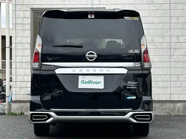 日産 セレナ ライダー オーテック 30th 福岡県 2016(平28)年 6.5万km ダイヤモンドブラック 純正9インチメモリナビ【MM516D-L】/　（AM/FM/CD/DVD/Bluetooth/フルセグTV）/フロント/サイド/バックカメラ/アラウンドビューモニター/純正フリップダウンモニター/セーフティサポート/・プロパイロット/・エマージェンシーブレーキ/・踏み間違え衝突防止アシスト/・進入禁止標識検知/・車線逸脱警報/・ふらつき警報/インテリジェンスパーキング/レーダークルーズコントロール/オートライト/横滑り防止装置/アイドリングストップ/純正16インチアルミホイール/両側パワースライドドア/デジタルインナーミラー/白色レザーシート/純正フロアマット/ビルトインETC/COMTEC製360度ドライブレコーダー【HDR360GW】/後部座席サンシェード/ドアバイザー/電格ウインカーミラー/電源ソケット×1/ISOFIX/スペアキー×1/保証書/取扱説明書/ナビ取扱説明書