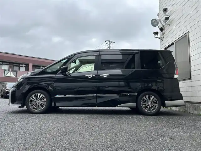 日産 セレナ ライダー オーテック 30th 福岡県 2016(平28)年 6.5万km ダイヤモンドブラック 純正9インチメモリナビ【MM516D-L】/　（AM/FM/CD/DVD/Bluetooth/フルセグTV）/フロント/サイド/バックカメラ/アラウンドビューモニター/純正フリップダウンモニター/セーフティサポート/・プロパイロット/・エマージェンシーブレーキ/・踏み間違え衝突防止アシスト/・進入禁止標識検知/・車線逸脱警報/・ふらつき警報/インテリジェンスパーキング/レーダークルーズコントロール/オートライト/横滑り防止装置/アイドリングストップ/純正16インチアルミホイール/両側パワースライドドア/デジタルインナーミラー/白色レザーシート/純正フロアマット/ビルトインETC/COMTEC製360度ドライブレコーダー【HDR360GW】/後部座席サンシェード/ドアバイザー/電格ウインカーミラー/電源ソケット×1/ISOFIX/スペアキー×1/保証書/取扱説明書/ナビ取扱説明書