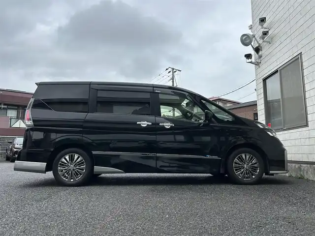 日産 セレナ ライダー オーテック 30th 福岡県 2016(平28)年 6.5万km ダイヤモンドブラック 純正9インチメモリナビ【MM516D-L】/　（AM/FM/CD/DVD/Bluetooth/フルセグTV）/フロント/サイド/バックカメラ/アラウンドビューモニター/純正フリップダウンモニター/セーフティサポート/・プロパイロット/・エマージェンシーブレーキ/・踏み間違え衝突防止アシスト/・進入禁止標識検知/・車線逸脱警報/・ふらつき警報/インテリジェンスパーキング/レーダークルーズコントロール/オートライト/横滑り防止装置/アイドリングストップ/純正16インチアルミホイール/両側パワースライドドア/デジタルインナーミラー/白色レザーシート/純正フロアマット/ビルトインETC/COMTEC製360度ドライブレコーダー【HDR360GW】/後部座席サンシェード/ドアバイザー/電格ウインカーミラー/電源ソケット×1/ISOFIX/スペアキー×1/保証書/取扱説明書/ナビ取扱説明書