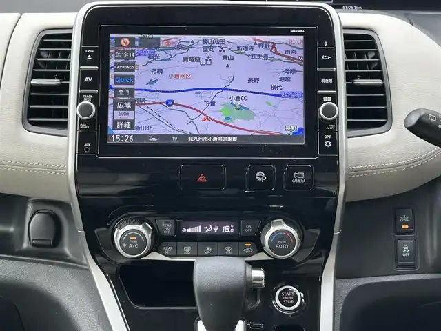 日産 セレナ ライダー オーテック 30th 福岡県 2016(平28)年 6.5万km ダイヤモンドブラック 純正9インチメモリナビ【MM516D-L】/　（AM/FM/CD/DVD/Bluetooth/フルセグTV）/フロント/サイド/バックカメラ/アラウンドビューモニター/純正フリップダウンモニター/セーフティサポート/・プロパイロット/・エマージェンシーブレーキ/・踏み間違え衝突防止アシスト/・進入禁止標識検知/・車線逸脱警報/・ふらつき警報/インテリジェンスパーキング/レーダークルーズコントロール/オートライト/横滑り防止装置/アイドリングストップ/純正16インチアルミホイール/両側パワースライドドア/デジタルインナーミラー/白色レザーシート/純正フロアマット/ビルトインETC/COMTEC製360度ドライブレコーダー【HDR360GW】/後部座席サンシェード/ドアバイザー/電格ウインカーミラー/電源ソケット×1/ISOFIX/スペアキー×1/保証書/取扱説明書/ナビ取扱説明書