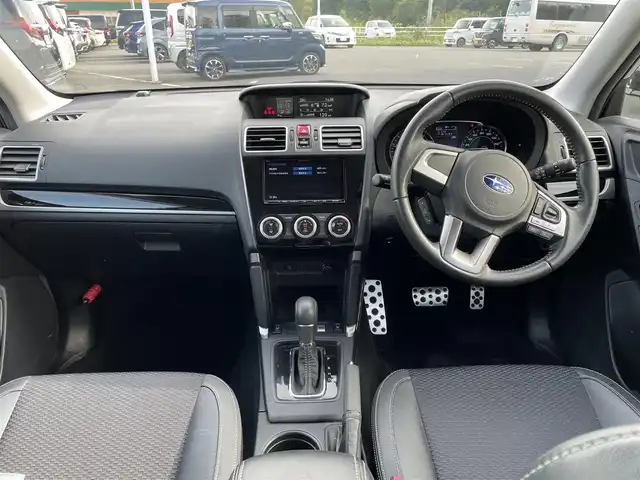 スバル フォレスター 2．0XT アイサイト アドバン 青森県 2017(平29)年 8.3万km クリスタルホワイトP ４WD/ナビ/フルセグTV/CD/DVD/BT/ETC/クルーズコントロール（追従有）/ハーフレザー/バックカメラ/シートヒーター/パワーシート/オートライト
