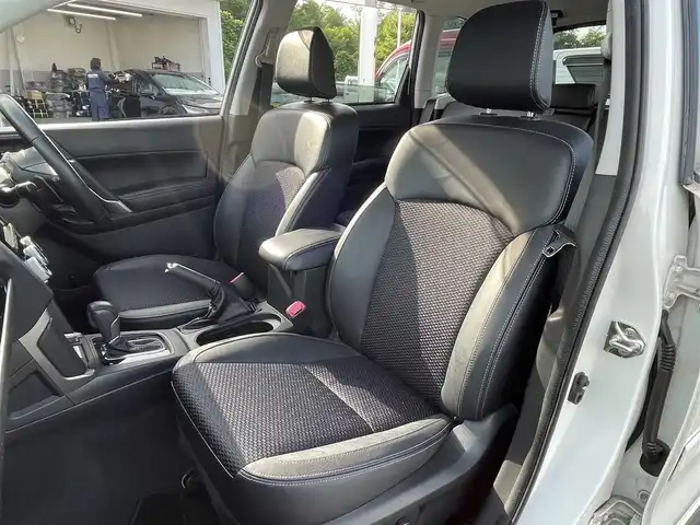 スバル フォレスター 2．0XT アイサイト アドバン 青森県 2017(平29)年 8.3万km クリスタルホワイトP ４WD/ナビ/フルセグTV/CD/DVD/BT/ETC/クルーズコントロール（追従有）/ハーフレザー/バックカメラ/シートヒーター/パワーシート/オートライト