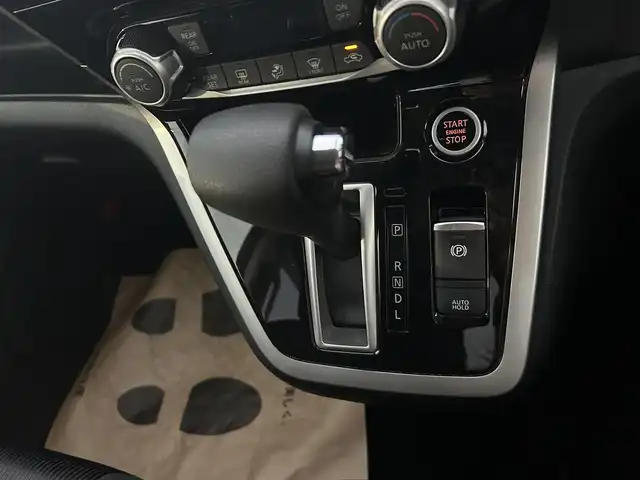 日産 セレナ ハイウェイスター Vセレクション 岡山県 2017(平29)年 7.8万km マルーンレッド 2トーン 登録時走行距離77555km/プロパイロット/純正9インチワイドナビ/フルセグTV(AM.FM.CD.DVD.TV.BT)/純正フリップダウンモニター/両側パワースライドドア/アラウンドビューモニター/デジタルインナーミラー/ビルトインETC/純正ドライブレコーダー/クリアランスソナー/衝突軽減ブレーキ/横滑り防止装置/クルーズコントロール(追従走行あり)/車線逸脱警報（レーンキープアシスト）/LEDヘッドライト/オートライト/オートマチックハイビーム/アイドリングストップ/16インチ純正AW/純正フロアマット