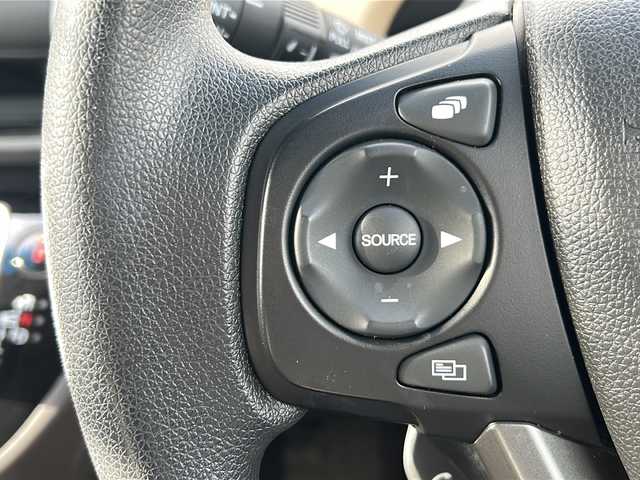 ホンダ フリード ハイブリット G ホンダセンシング 三重県 2016(平28)年 3.1万km ホワイトオーキッドパール 純正ナビ /バックカメラ /ビルトインETC /両側パワースライドドア /スペアキー /レーダークルーズコントロール /レーンキープアシスト /純正フロアマット /LEDヘッドライト/オートライト /ステアリングスイッチ/電子パーキング /電動格納ミラー/禁煙車
