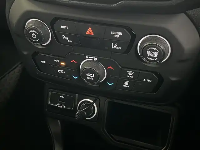 クライスラー・ジープ ジープ レネゲード リミテッド 山形県 2022(令4)年 1.7万km ガンＭⅡ 純正ナビ/フルセグTV/バックカメラ/アダプティブクルーズコントロール/レーンキープアシスト/ブラインドスポットモニター/レザーシート/シートヒーター/リアセンサー/前後ドライブレコーダー/純正ラバーマット