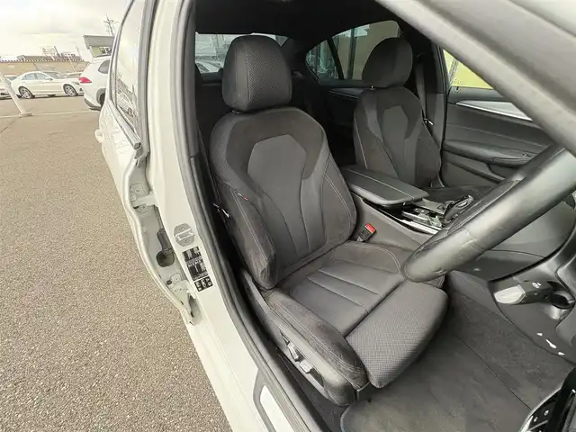 ＢＭＷ ５２３ｄ xDrive Mスピリット 石川県 2020(令2)年 3万km アルピンホワイトⅢ 純正ナビ/フルセグTV/全方位カメラ/ETC/前後ドライブレコーダー/アダプティブクルーズコントロール/ヘッドアップディスプレイ/ブラインドスポットモニター/パワーシート/パワーバックドア/インテリジェントセーフティ/オートマチックハイビーム/純正アルミホイール/スマートキー