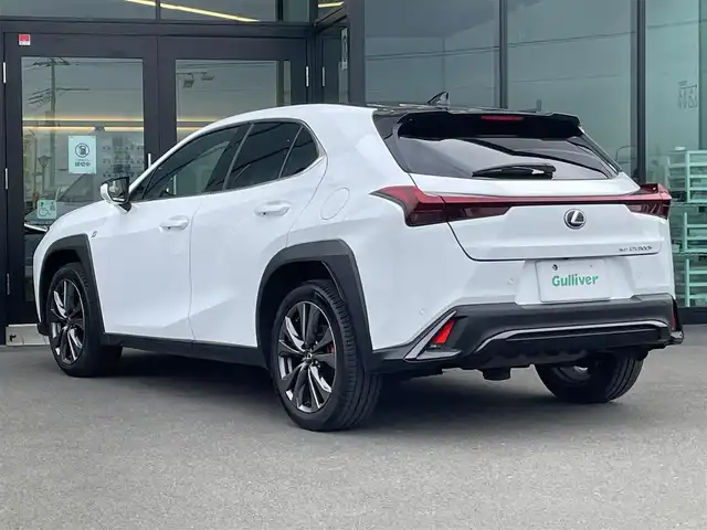 レクサス ＵＸ 300h Fスポーツ 東京都 2024(令6)年 0.9万km ブラック/ホワイトノーヴァガラスフレーク パノラマルーフ/純正ナビ/フルセグ/パノラミックビューモニター/ビルトインETC/パドルシフト/シートヒーター/ベンチレーションシート/AC100V/3眼LEDヘッドライト/オレンジキャリパー/ヘッドアップディスプレイ/レクサスセーフティシステム＋/・プリクラッシュセーフティ/・レーントレーシングアシスト/・オートマチックハイビーム/・アダプティブハイビームシステム/・レーダークルーズコントロール/・ブラインドスポットモニター/スマートキー