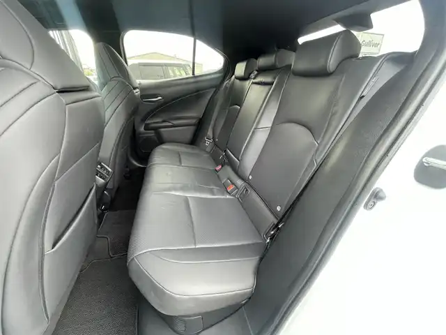 レクサス ＵＸ 300h Fスポーツ 東京都 2024(令6)年 0.9万km ブラック/ホワイトノーヴァガラスフレーク パノラマルーフ/純正ナビ/フルセグ/パノラミックビューモニター/ビルトインETC/パドルシフト/シートヒーター/ベンチレーションシート/AC100V/3眼LEDヘッドライト/オレンジキャリパー/ヘッドアップディスプレイ/レクサスセーフティシステム＋/・プリクラッシュセーフティ/・レーントレーシングアシスト/・オートマチックハイビーム/・アダプティブハイビームシステム/・レーダークルーズコントロール/・ブラインドスポットモニター/スマートキー