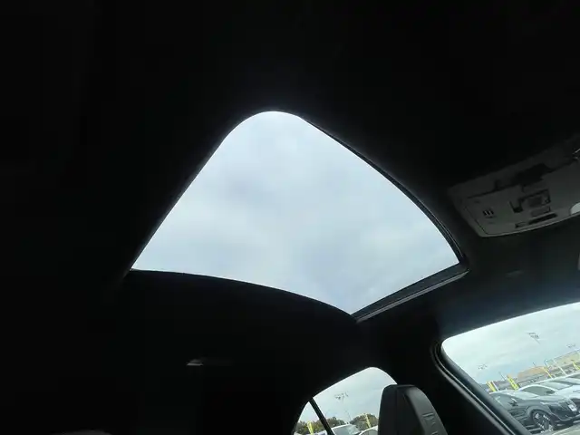 レクサス ＵＸ 300h Fスポーツ 東京都 2024(令6)年 0.9万km ブラック/ホワイトノーヴァガラスフレーク パノラマルーフ/純正ナビ/フルセグ/パノラミックビューモニター/ビルトインETC/パドルシフト/シートヒーター/ベンチレーションシート/AC100V/3眼LEDヘッドライト/オレンジキャリパー/ヘッドアップディスプレイ/レクサスセーフティシステム＋/・プリクラッシュセーフティ/・レーントレーシングアシスト/・オートマチックハイビーム/・アダプティブハイビームシステム/・レーダークルーズコントロール/・ブラインドスポットモニター/スマートキー