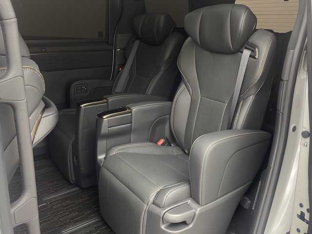 トヨタ アルファード Z 大阪府 2024(令6)年 1.5万km プラチナホワイトパールマイカ モデリスタエアロ/純正14インチディスプレイオーディオ/【BT/フルセグTV/ナビ/USB】/純正13.2インチ後席モニター/左右独立ムーンルーフ/パノラマミックビューモニター/ブラインドスポットモニター(BSM)/デジタルインナーミラー/ETC2.0 /両側パワースライドドア/トヨタセーフティセンス/・プリクラッシュセーフティー/・レーダークルーズコントロール/・レーンディパーチャーアラート/・アダクティブハイビーム/・プロアクティブドライビングサポート/・ドライバー異常対応システム/・パーキングサポートブレーキ/前後コーナーセンサー/ワイヤレス充電/後席オットマン/パワーシート/前後シートヒーター/前後シートベンチレーション/メモリシート/ステリングヒーター/オートホールド