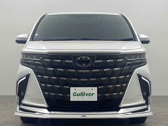 トヨタ アルファード Z 大阪府 2024(令6)年 1.5万km プラチナホワイトパールマイカ モデリスタエアロ/純正14インチディスプレイオーディオ/【BT/フルセグTV/ナビ/USB】/純正13.2インチ後席モニター/左右独立ムーンルーフ/パノラマミックビューモニター/ブラインドスポットモニター(BSM)/デジタルインナーミラー/ETC2.0 /両側パワースライドドア/トヨタセーフティセンス/・プリクラッシュセーフティー/・レーダークルーズコントロール/・レーンディパーチャーアラート/・アダクティブハイビーム/・プロアクティブドライビングサポート/・ドライバー異常対応システム/・パーキングサポートブレーキ/前後コーナーセンサー/ワイヤレス充電/後席オットマン/パワーシート/前後シートヒーター/前後シートベンチレーション/メモリシート/ステリングヒーター/オートホールド