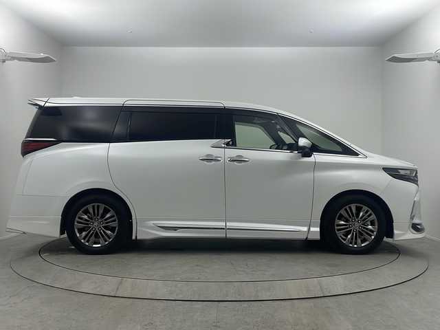 トヨタ アルファード Z 大阪府 2024(令6)年 1.5万km プラチナホワイトパールマイカ モデリスタエアロ/純正14インチディスプレイオーディオ/【BT/フルセグTV/ナビ/USB】/純正13.2インチ後席モニター/左右独立ムーンルーフ/パノラマミックビューモニター/ブラインドスポットモニター(BSM)/デジタルインナーミラー/ETC2.0 /両側パワースライドドア/トヨタセーフティセンス/・プリクラッシュセーフティー/・レーダークルーズコントロール/・レーンディパーチャーアラート/・アダクティブハイビーム/・プロアクティブドライビングサポート/・ドライバー異常対応システム/・パーキングサポートブレーキ/前後コーナーセンサー/ワイヤレス充電/後席オットマン/パワーシート/前後シートヒーター/前後シートベンチレーション/メモリシート/ステリングヒーター/オートホールド