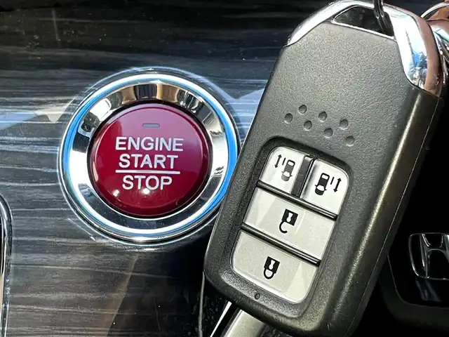 ホンダ オデッセイ アブソルート 三重県 2014(平26)年 10.4万km ホワイトオーキッドパール 【(株)IDOMが運営する【じしゃロン四日市店】の自社ローン対象車両になります。こちらは現金ご利用時の価格です。自社ローンご希望の方は別途その旨お申付け下さい。】/SDナビ(CD/DVD/BT/AM/FM)/アルミホイール　純正17インチAW/フルセグTV/両側パワスラ/クルーズコントロール/WAC/ETC /スペアキー/カーテンエアバッグ