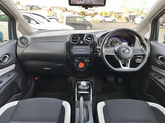 日産 ノート e－パワー X 宮城県 2016(平28)年 3.2万km ソニックブルー インテリジェントアラウンドビューモニターセット/・踏み間違い衝突防止アシスト/・フロント＆バックソナー/・インテリジェントアラウンドビューモニター/・スマートルームミラー/・ドアミラーヒーター/LEDヘッドランプ/＝＝＝/エマージェンシーブレーキ/車線逸脱警報/純正ナビ（MM316D-W）/・CD/DVD/・Bluetooth/・フルセグTV/ETC/ステアリングスイッチ/オートライト/スマートキー＆プッシュスタート/電動格納ミラー/純正フロアマット/Wエアバッグ