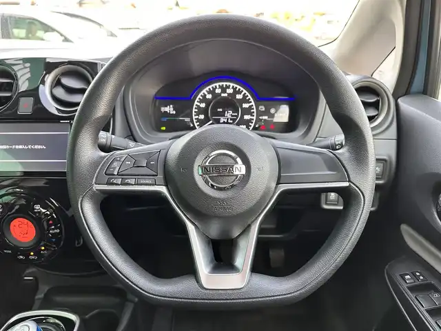 日産 ノート e－パワー X 宮城県 2016(平28)年 3.2万km ソニックブルー インテリジェントアラウンドビューモニターセット/・踏み間違い衝突防止アシスト/・フロント＆バックソナー/・インテリジェントアラウンドビューモニター/・スマートルームミラー/・ドアミラーヒーター/LEDヘッドランプ/＝＝＝/エマージェンシーブレーキ/車線逸脱警報/純正ナビ（MM316D-W）/・CD/DVD/・Bluetooth/・フルセグTV/ETC/ステアリングスイッチ/オートライト/スマートキー＆プッシュスタート/電動格納ミラー/純正フロアマット/Wエアバッグ