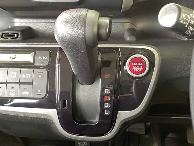 ホンダ Ｎ ＢＯＸ G SSパッケージ 長崎県 2015(平27)年 3.4万km プレミアムホワイトパール 純正ナビ/（CD/SD/AUX）/バックカメラ　/シティブレーキアクティブシステム　/ＥＴＣ　/両側パワースライドドア　/禁煙車　/横滑り防止装置　/スマートキー　/プッシュスタート　/アイドリングストップ　/ステアリングスイッチ/ウインカーミラー/電動格納ミラー/純正１４インチアルミホイール/純正フロアマット